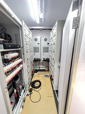 Kompaktes Batteriespeichersystem BESS geeignet für gewerbliche Industrieanlagen